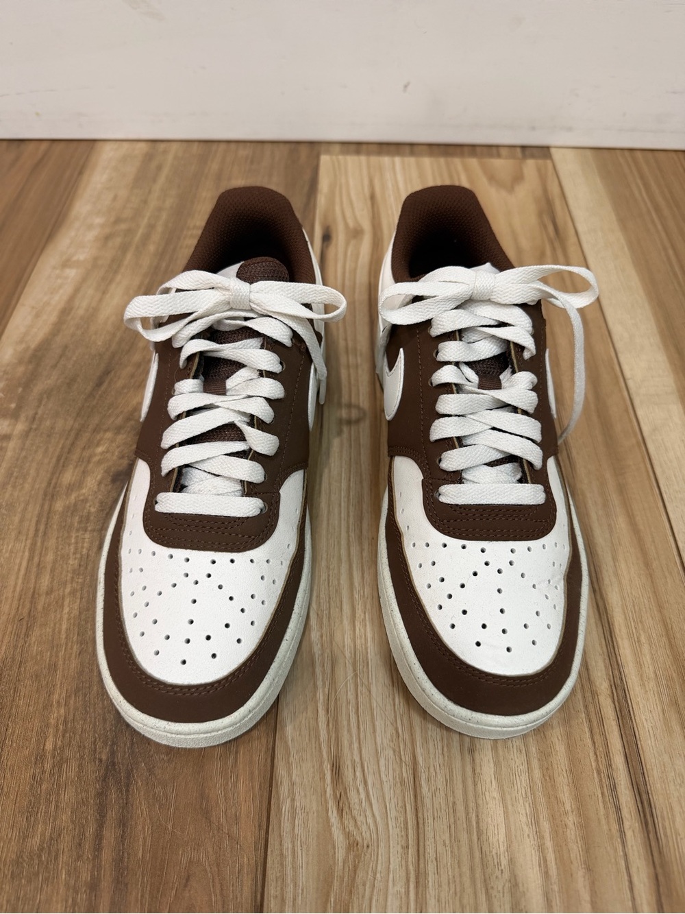 Nike Women's White and Brown Low-Top Athletic Sneakers